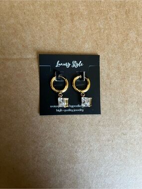 18kt Gold plated steel Hoop Earrings with Clear Square Crystal Drops